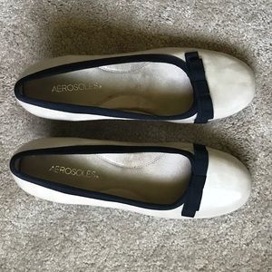 Aeorsoles Kitten Heel 9 1/2 Tan & Black Shoes